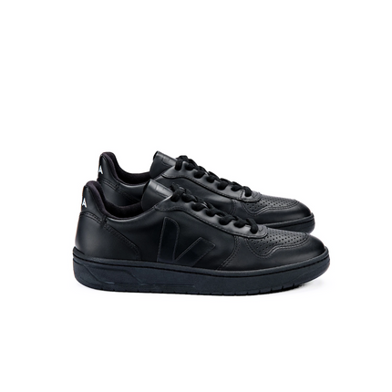 VEJA V-10 CWL FULL BLACK